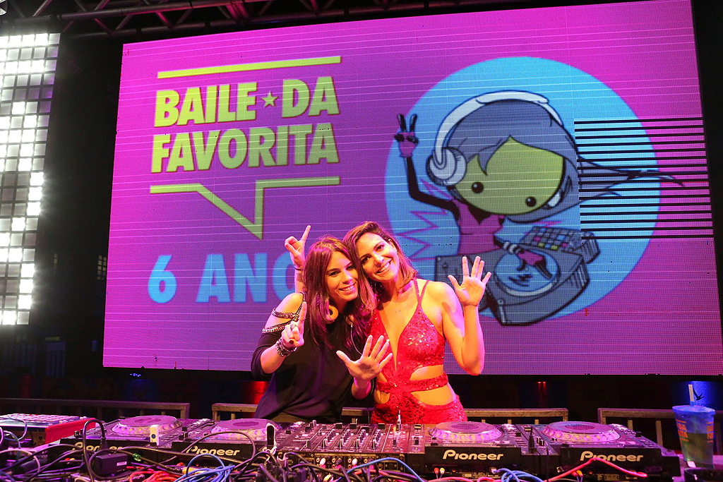 Celebridades caem no funk em aniversário de festa, no Rio