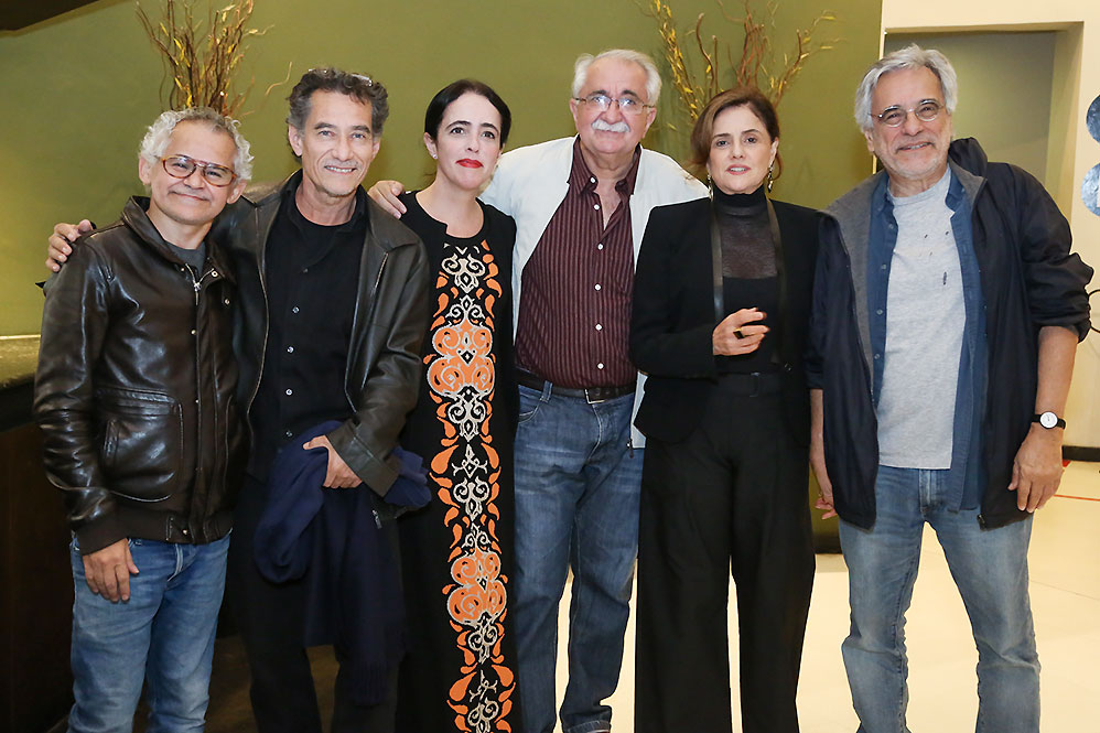Chico Diaz e Sílvia Buarque recebem o carinho de familiares e amigos famosos, em noite de pré-estreia