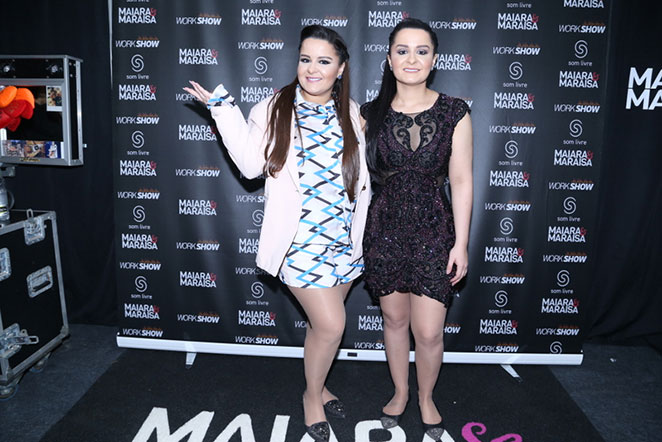 Maiara e Maraisa contam com famosos na plateia de show