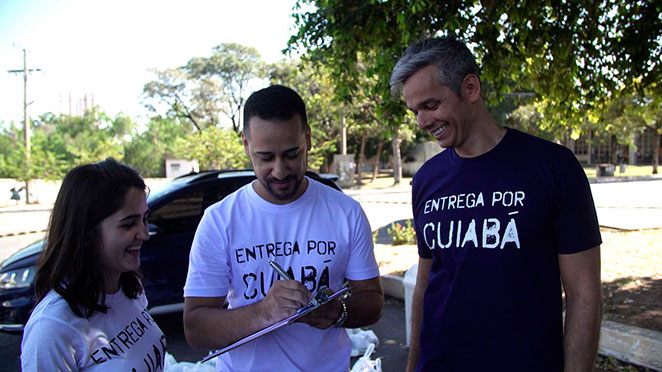 Otaviano Costa ajuda moradores de rua em Cuiabá