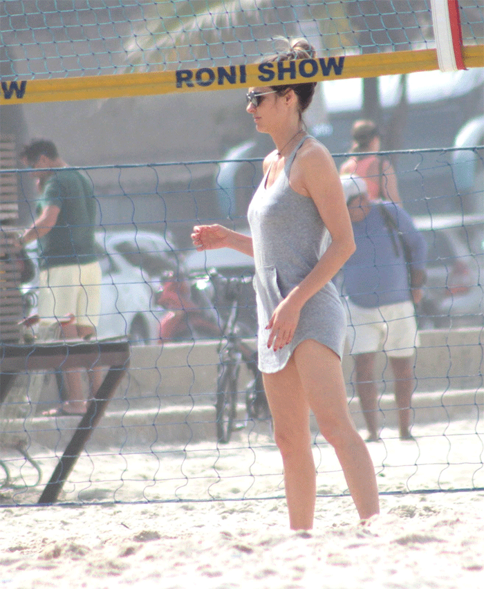 Fernanda Lima  na praia de Ipanema