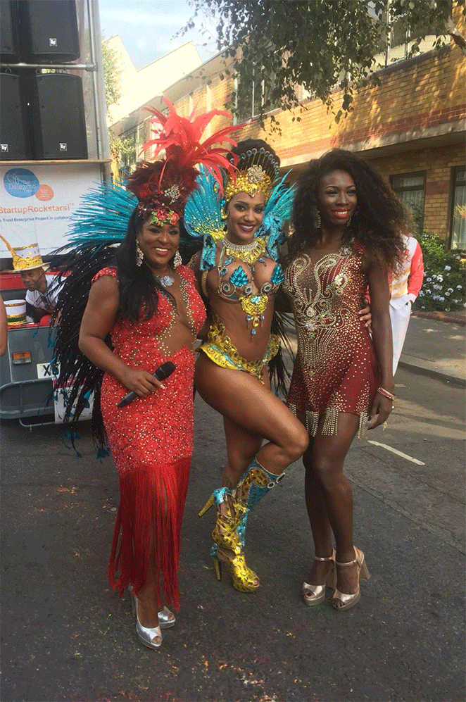 Ana Paula Evangelista arrasa em desfile londrino