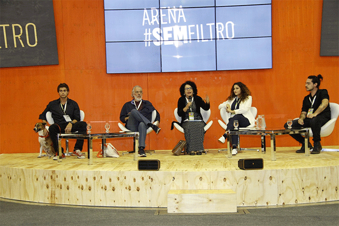 Com mascote, Rafael Vitti participa de bate-papo na Bienal 