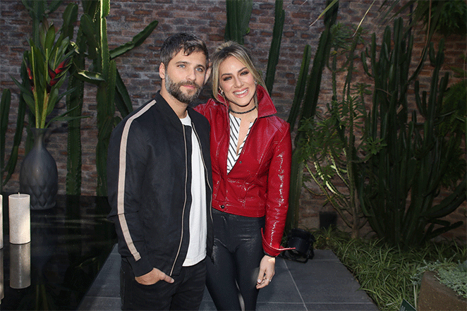 Giovanna Ewbank e Bruno Gagliasso conferem evento de móveis