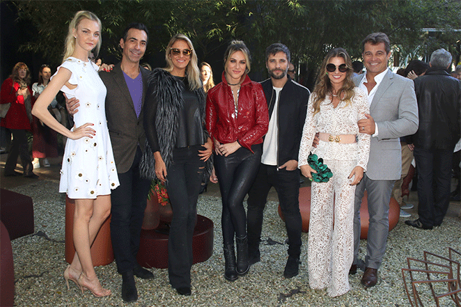 Giovanna Ewbank e Bruno Gagliasso conferem evento de móveis