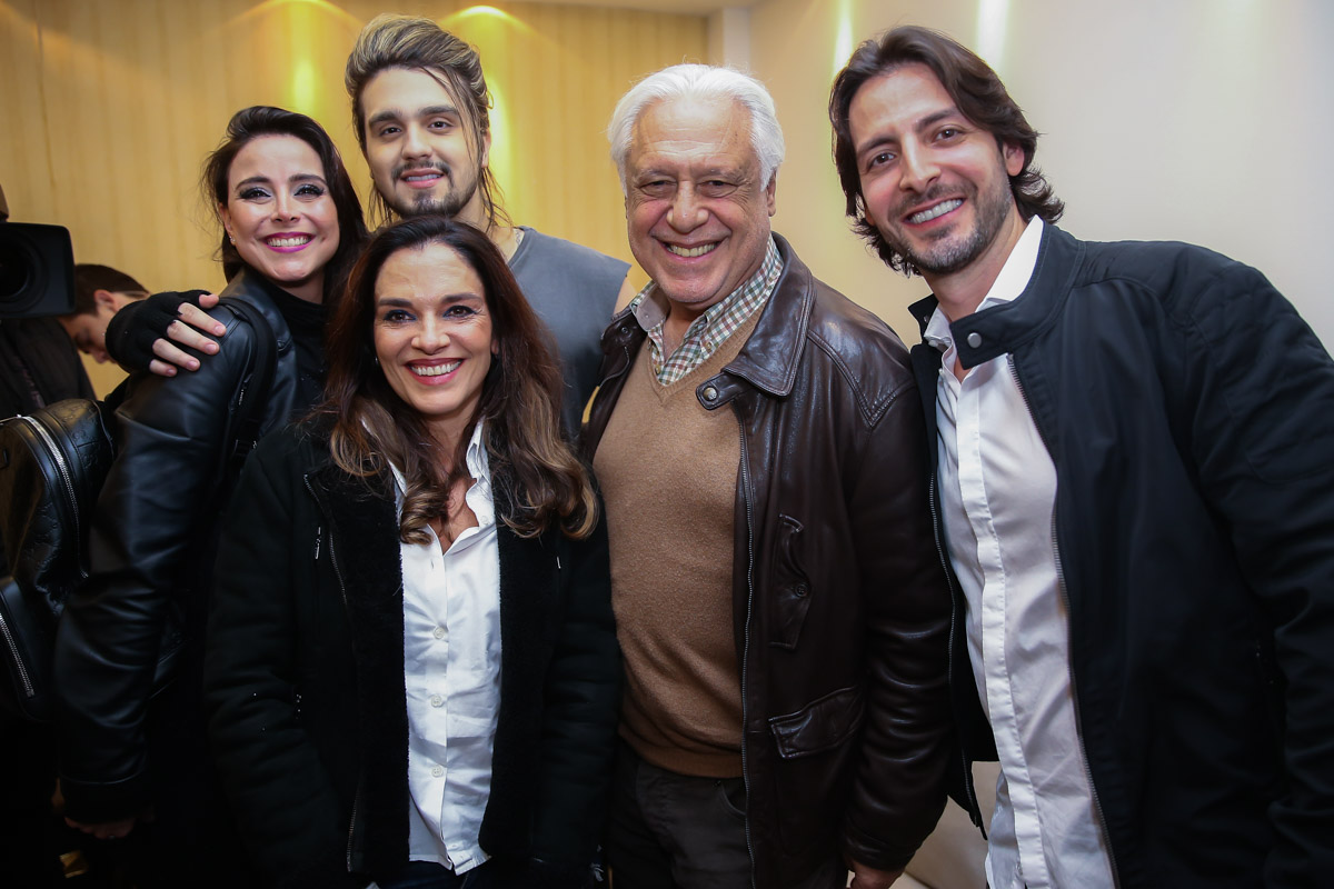 Luan Santana com Antônio Fagundes, Alexandra Martins e vários de seus outros convidados VIPs