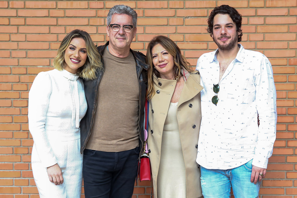 Giovanna Ewbank com sua família