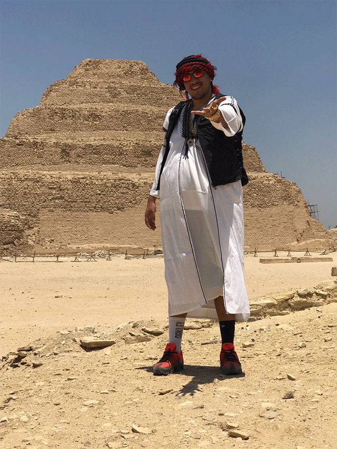 MC Bin Laden grava videoclipe no Egito