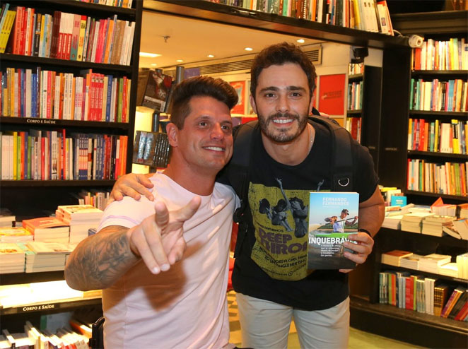 Fernando Fernandes e o ator Thiago Rodrigues