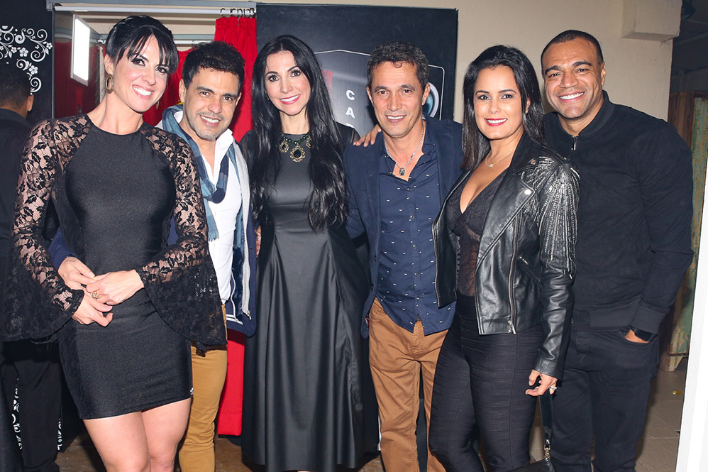 Zezé Di Camargo e Graciele Lacerda com alguns de seus convidados