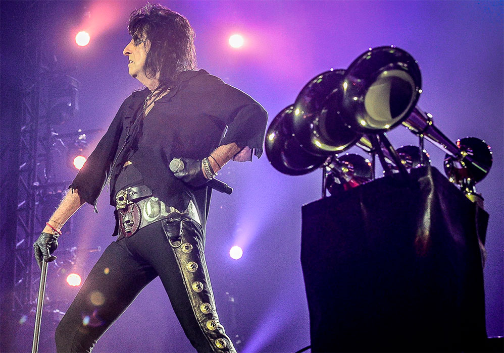 Alice Cooper tocou para uma multidão