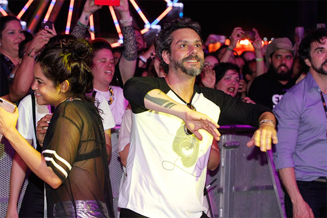 Alexandre Nero vai com a mulher ao Rock in Rio