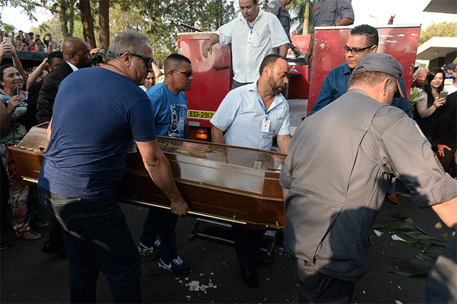 Corpo de Marcelo Rezende é enterrado em São Paulo