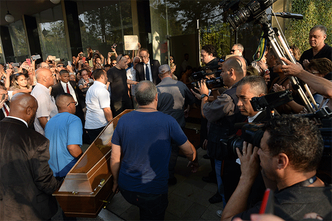 Corpo de Marcelo Rezende é enterrado em São Paulo