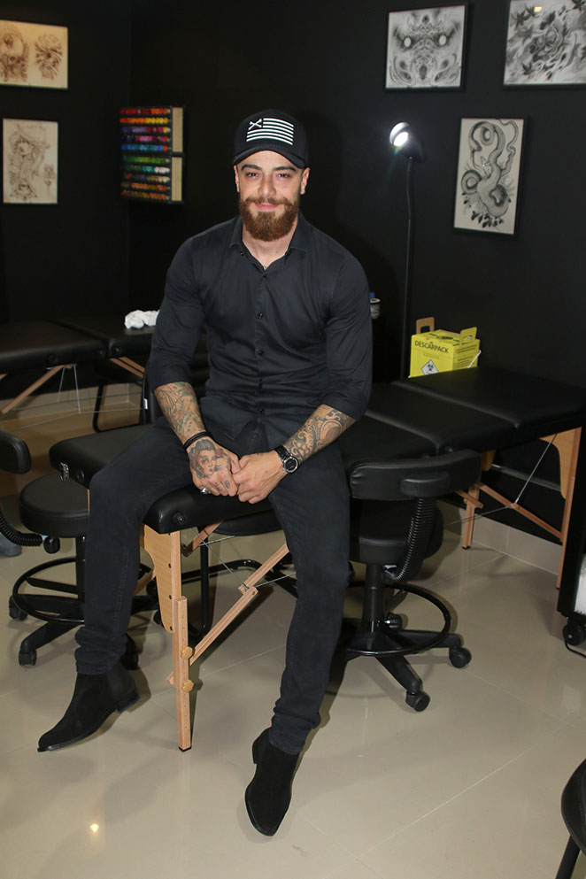 Felipe Titto inaugura estúdio de tatuagem em São Paulo