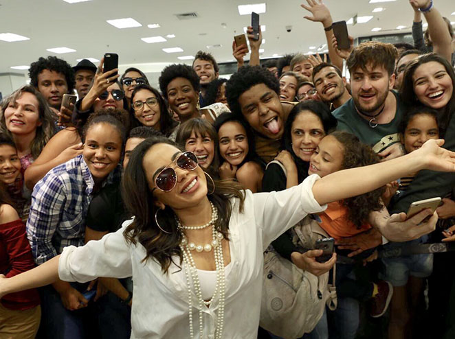 Anitta causa tumulto ao lançar clipe em Belo Horizonte