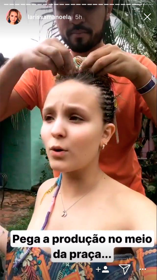 Larissa Manoela leva cabeleireiro para viagem de formatura