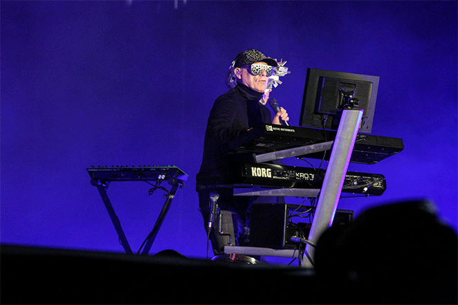 Pet Shop Boys encantam com pop eletrônico da década de 1980