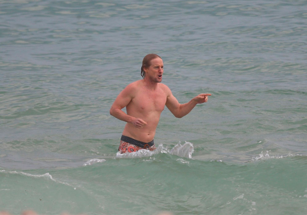 Owen Wilson se refrescou no mar