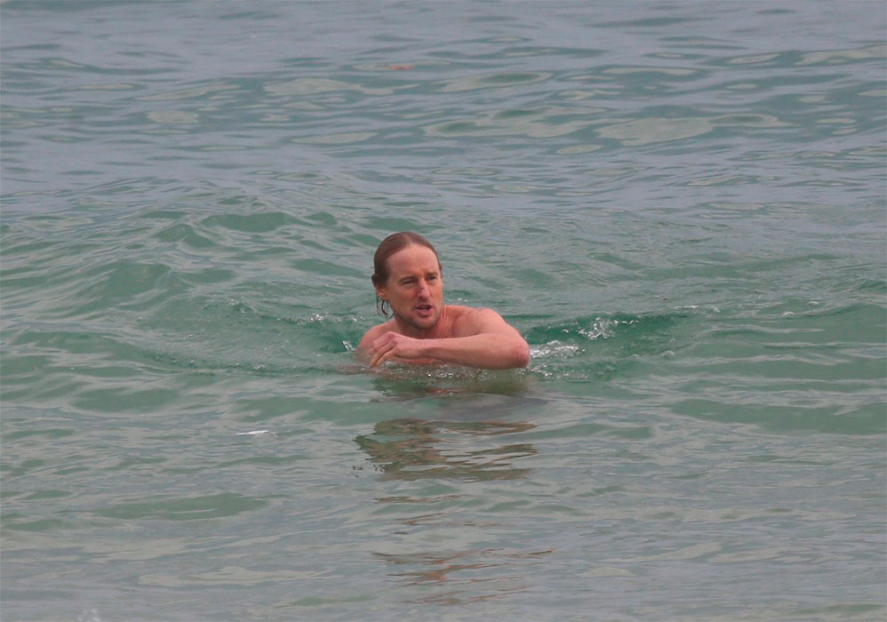 Owen Wilson mergulhou na praia