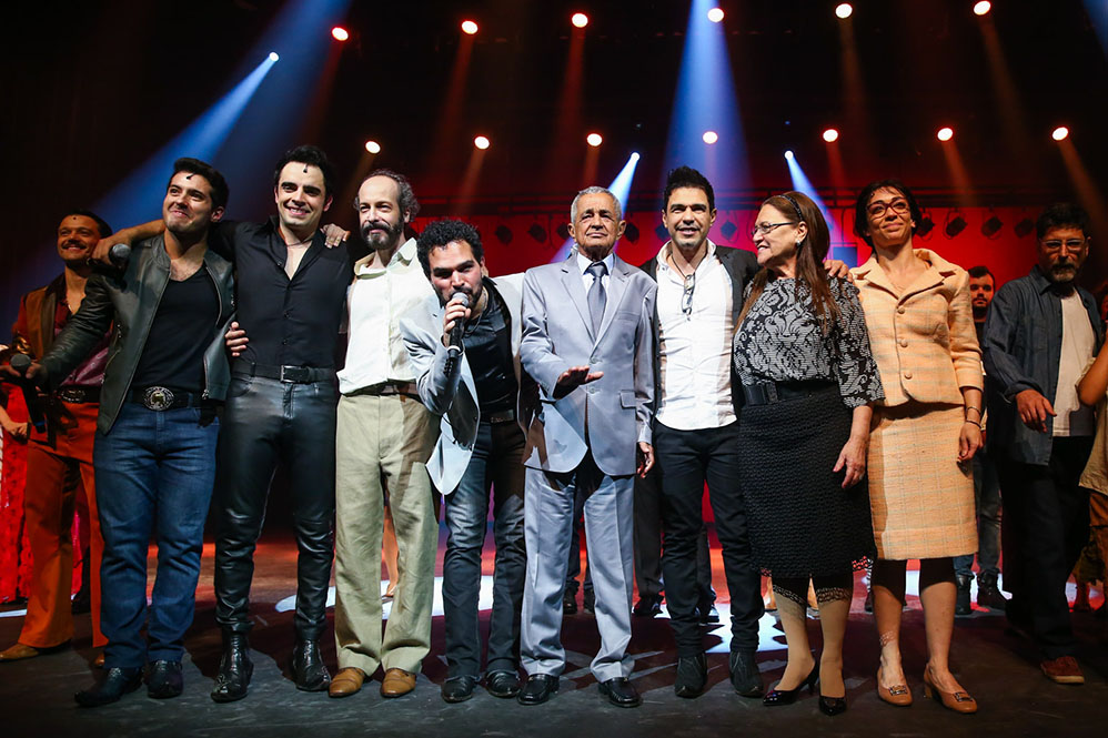 Zezé Di Camargo e Luciano curtem sessão especial de musical