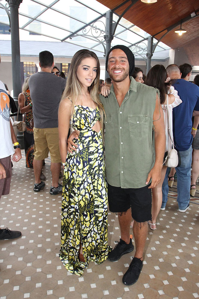 Com Giovanna Ewbank, Bruno Gagliasso inaugura hamburgueria