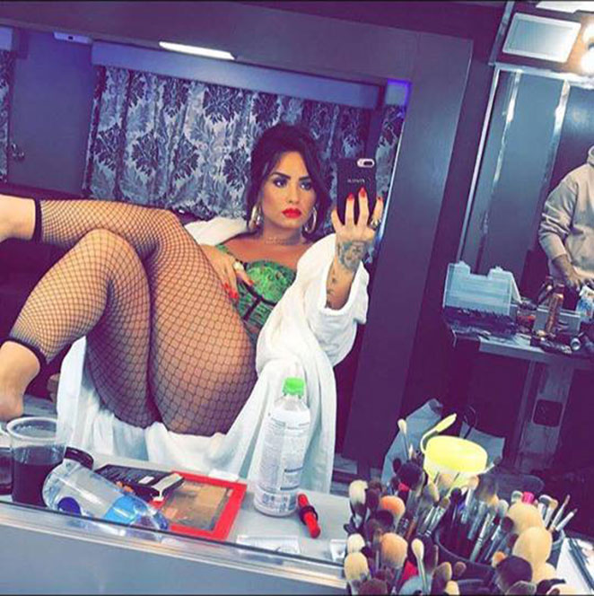 Demi Lovato ostenta pernões na internet
