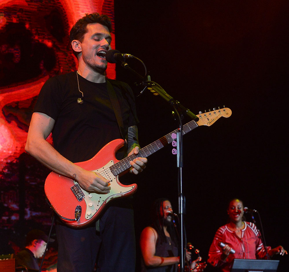 John Mayer apresenta show e é ovacionado. Veja fotos!