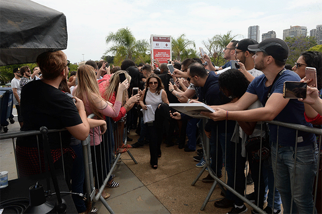 Sandy e Noely Lima causam tumulto ao chega em evento em SP