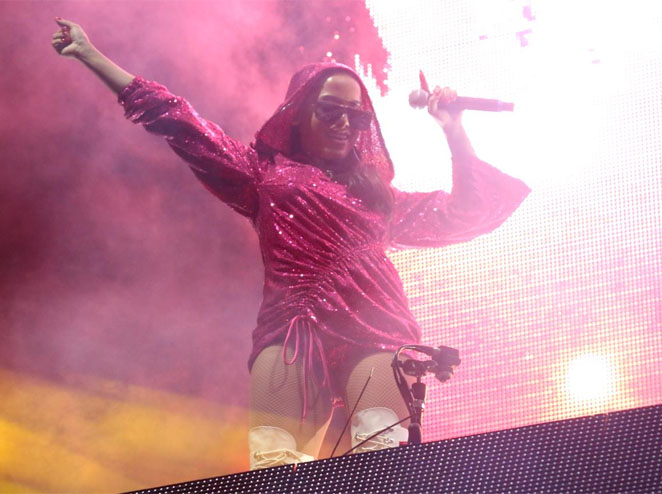 Anitta e DJ Alesso se apresentam juntos pela primeira vez