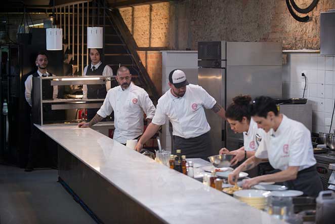 Cozinheiros enfrentam prova no restaurante de chef