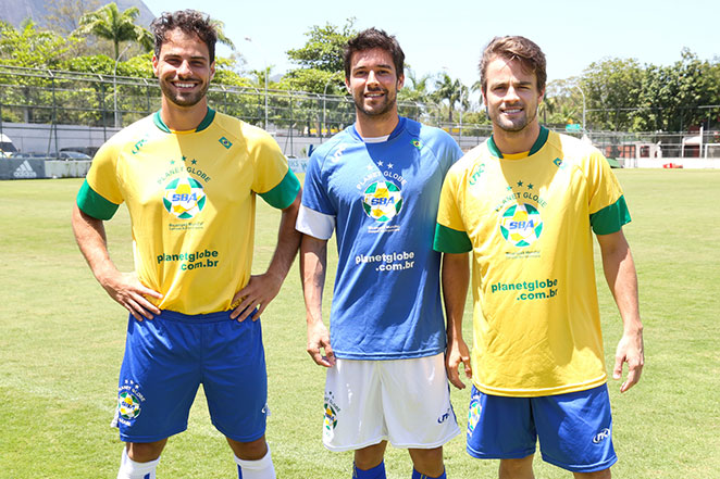 Famosos jogam futebol no aniversário do Flamengo