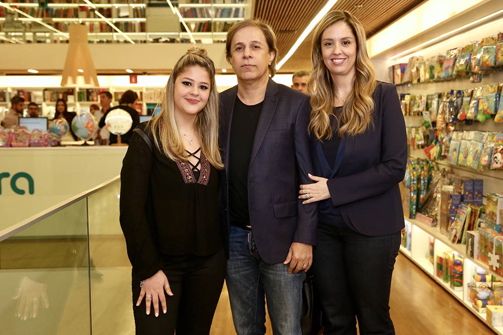 Tom Cavalcante com a mulher e a filha, Maria