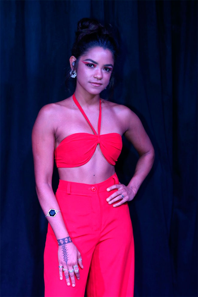 Lucy Alves arrasa na escolha do look para show no Rio