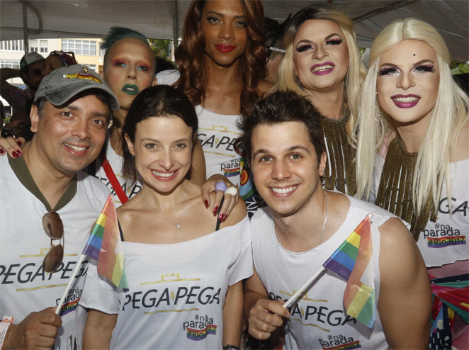 Parada LGBT agita Copacabana, no Rio de Janeiro