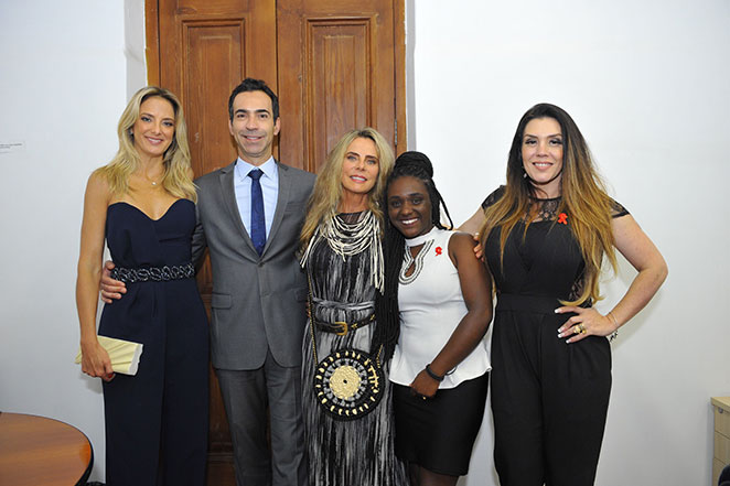 Ticiane Pinheiro e César Tralli esbanjam elegância em evento