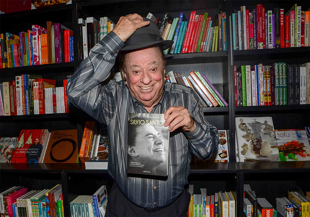 Lançamento de biografia de Silvio Santos reúne famosos