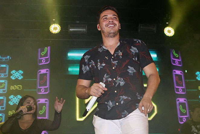 Anitta e Wesley Safadão comandam grande evento no Guarujá