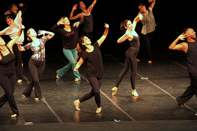 Fátima Bernardes ensaia dança em teatro no Rio