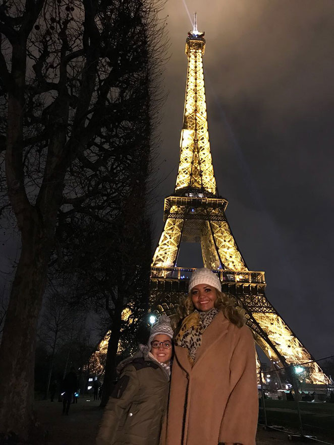Gaby Amarantos curte o fim do ano com a família na Europa