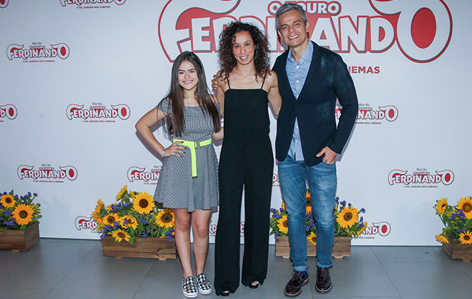 Maisa Silva confere première de filme infantil