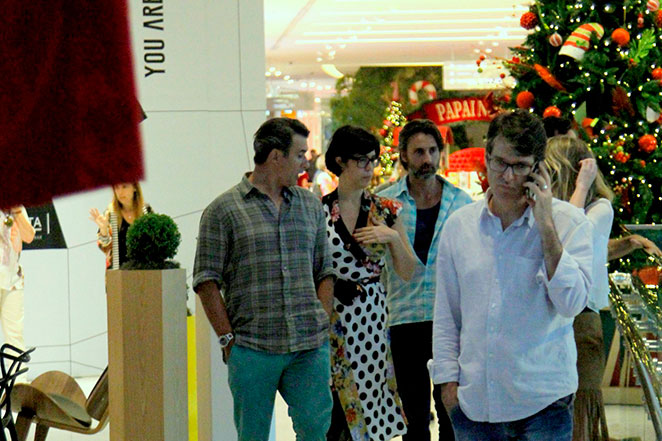 Marcos Pasquim e Maria Clara Gueiros jantam em shopping