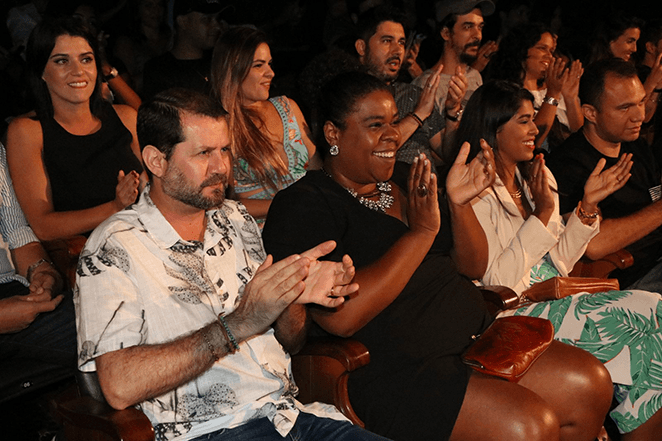 Aline Riscado e Felipe Roque reestreiam peça no Rio