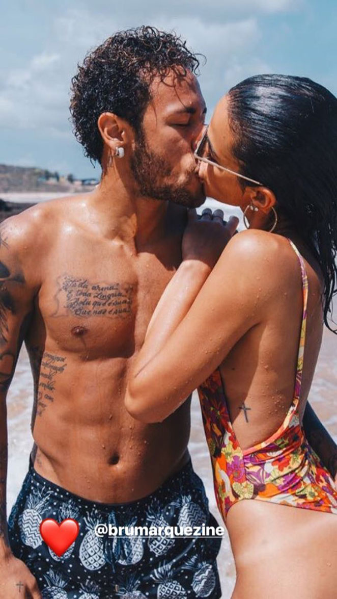 Neymar posta foto de beijaço em Bruna Marquezine