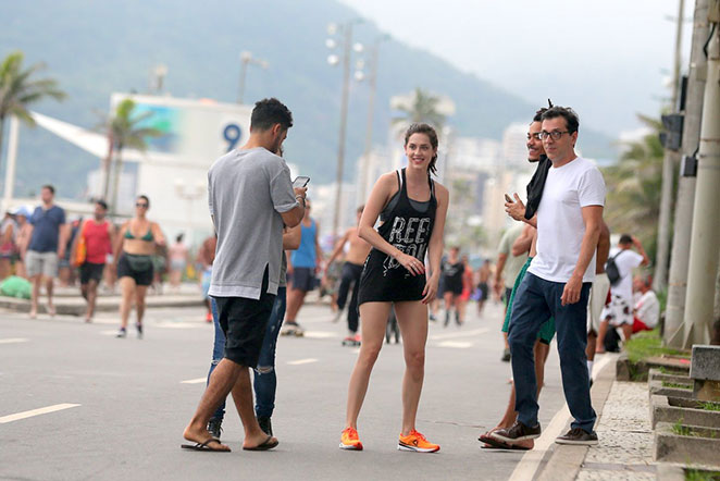 Sophia Abrahão é 'flagrada' pelo namorado em Ipanema