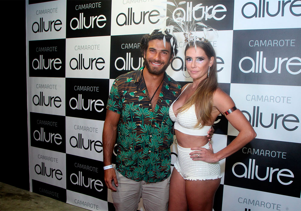 Deborah Secco estava acompanhada do marido, Hugo Moura