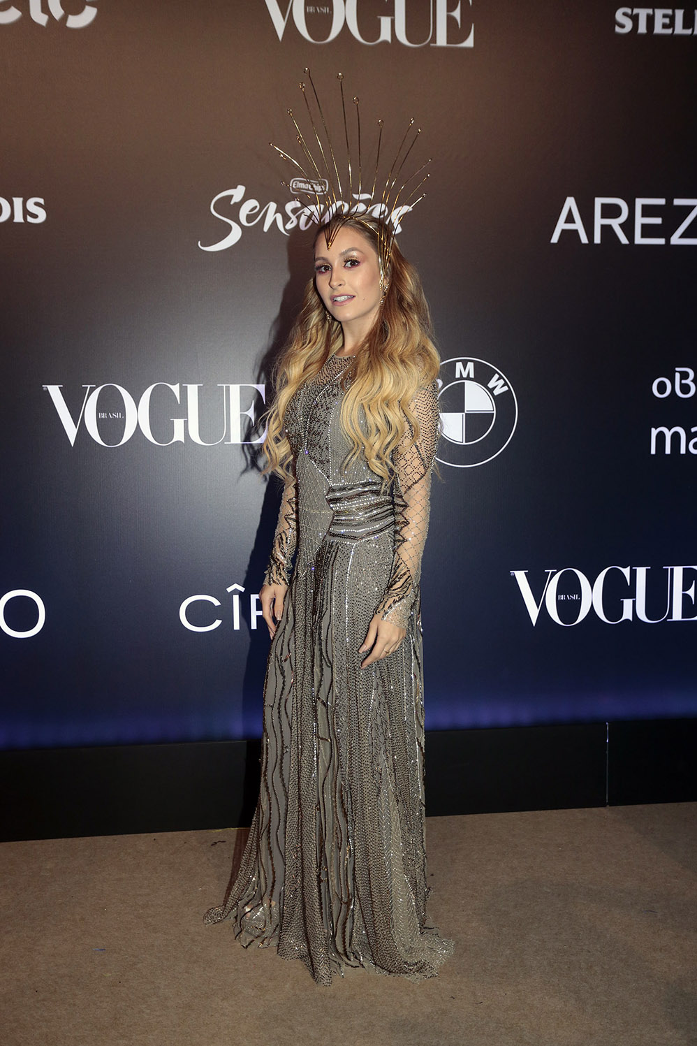 Celebridades arrasam nos looks do Baile da Vogue