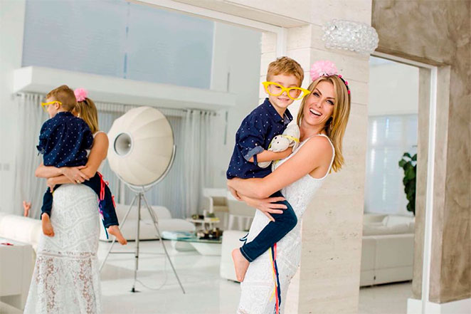 Ana Hickmann curte Carnaval em família