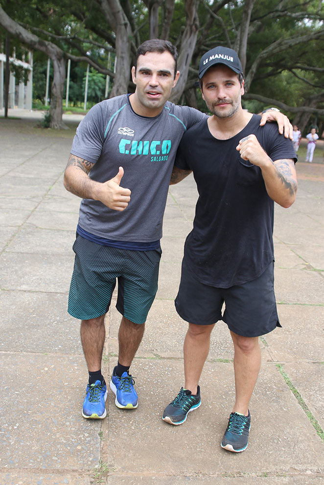 Bruno Gagliasso participa de piquenique em parque de SP