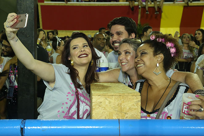 Fernanda Souza curte Carnaval no Rio